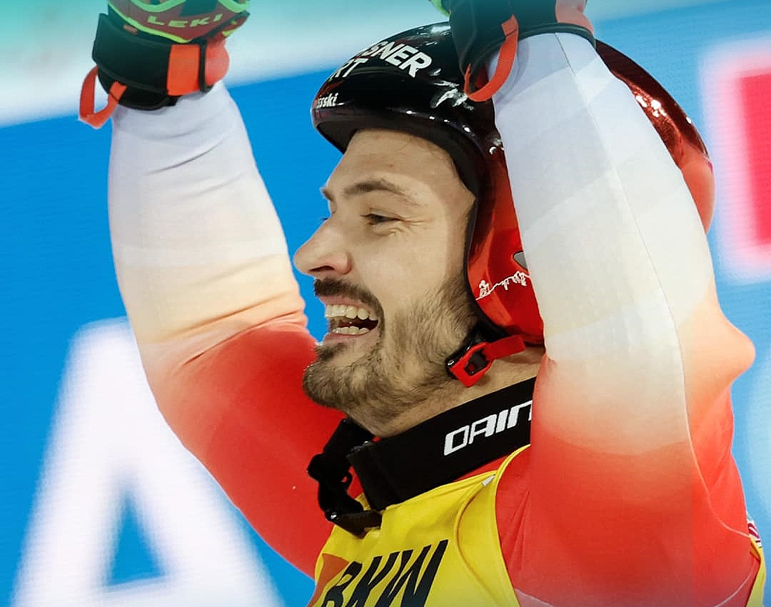 Loic Meillard se adjudica la victoria en el gigante bajo la niebla de Schladming