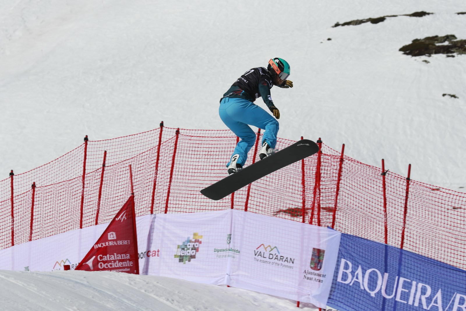 Lucas Eguibar gana la clasificatoria de la Copa del Mundo de snowboard cross FIS de Baqueira Beret