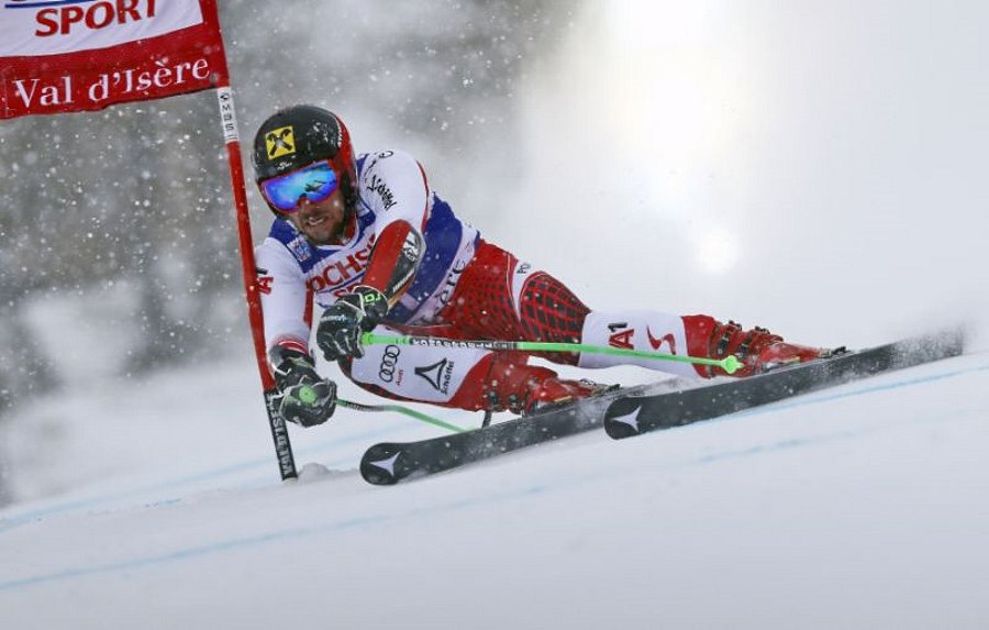 Marcel Hirscher gana con mano de hierro el gigante de Val d'Isère