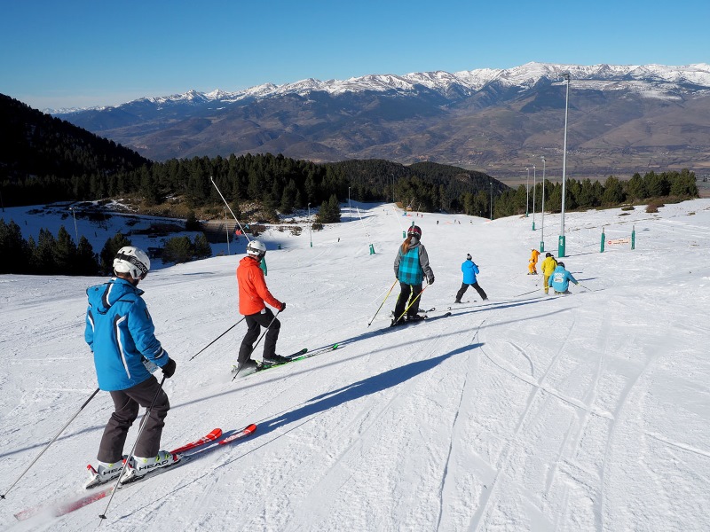 Masella llega al Puente con espesores de 25 a 60 cm e inaugura el esquí nocturno