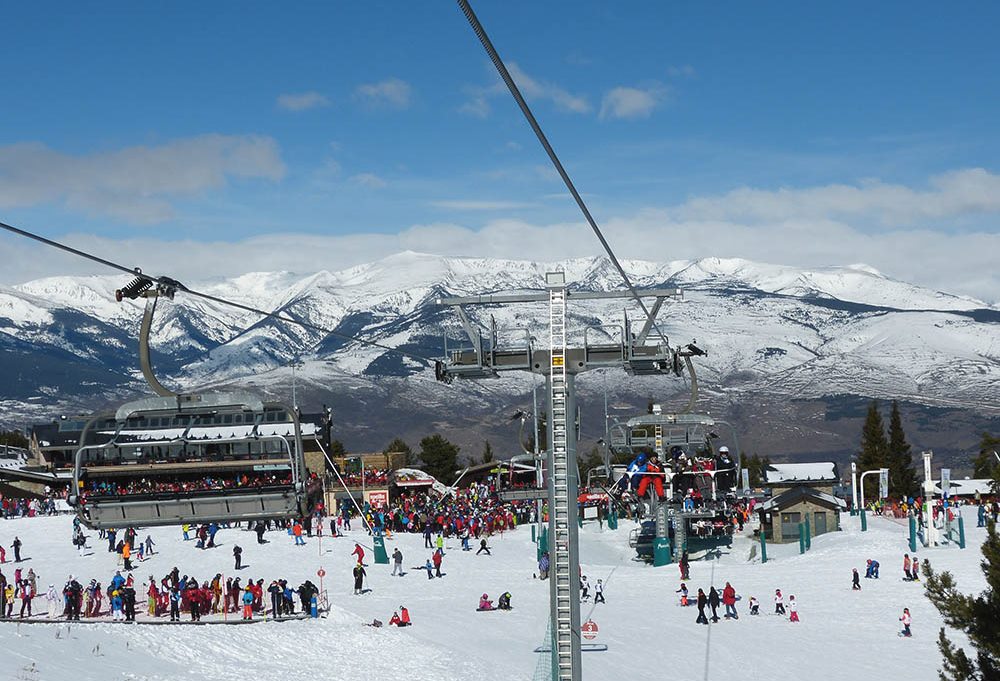 Masella llega en forma al Puente: Nieve polvo e inauguración del esquí nocturno