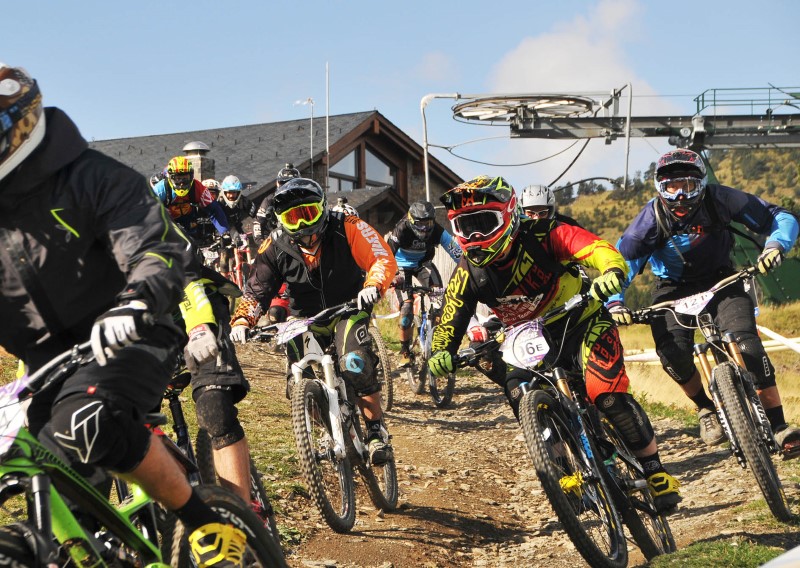 El Commençal Vallnord Enduro Team dominador de la Maxiavalanche Enduro en el Bike Park La Massana