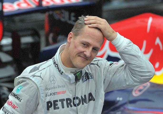 Un periodista intenta acceder hasta Schumacher disfrazado de sacerdote