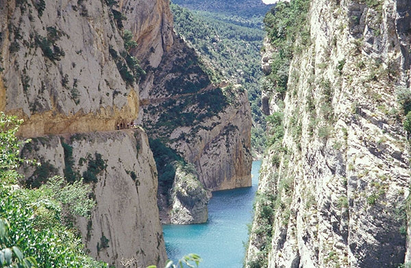 Tres escaladores, atrapados más de seis horas en una pared de Mont-rebei