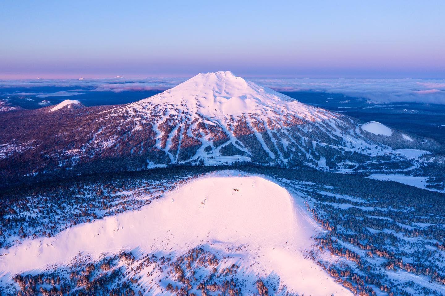 Mt. Bachelor en Oregón se apunta al esquí de primavera y reabre pistas 