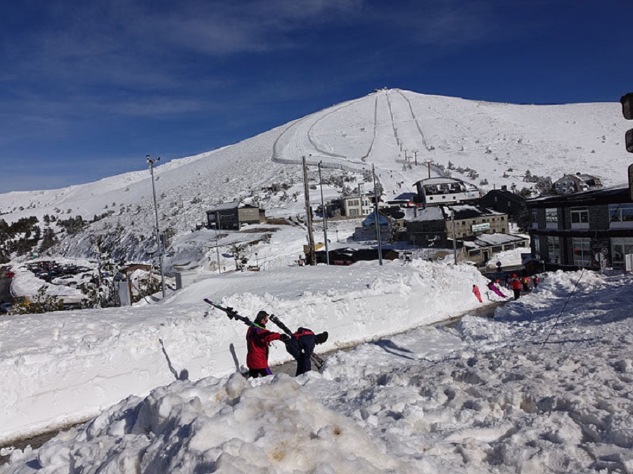 El Gobierno y Castilla y León se enfrentan por el Puerto de Navacerrada a 3 días de abrir