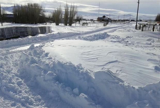 Rutas cortadas por las intensas nevadas que azotan Chubut