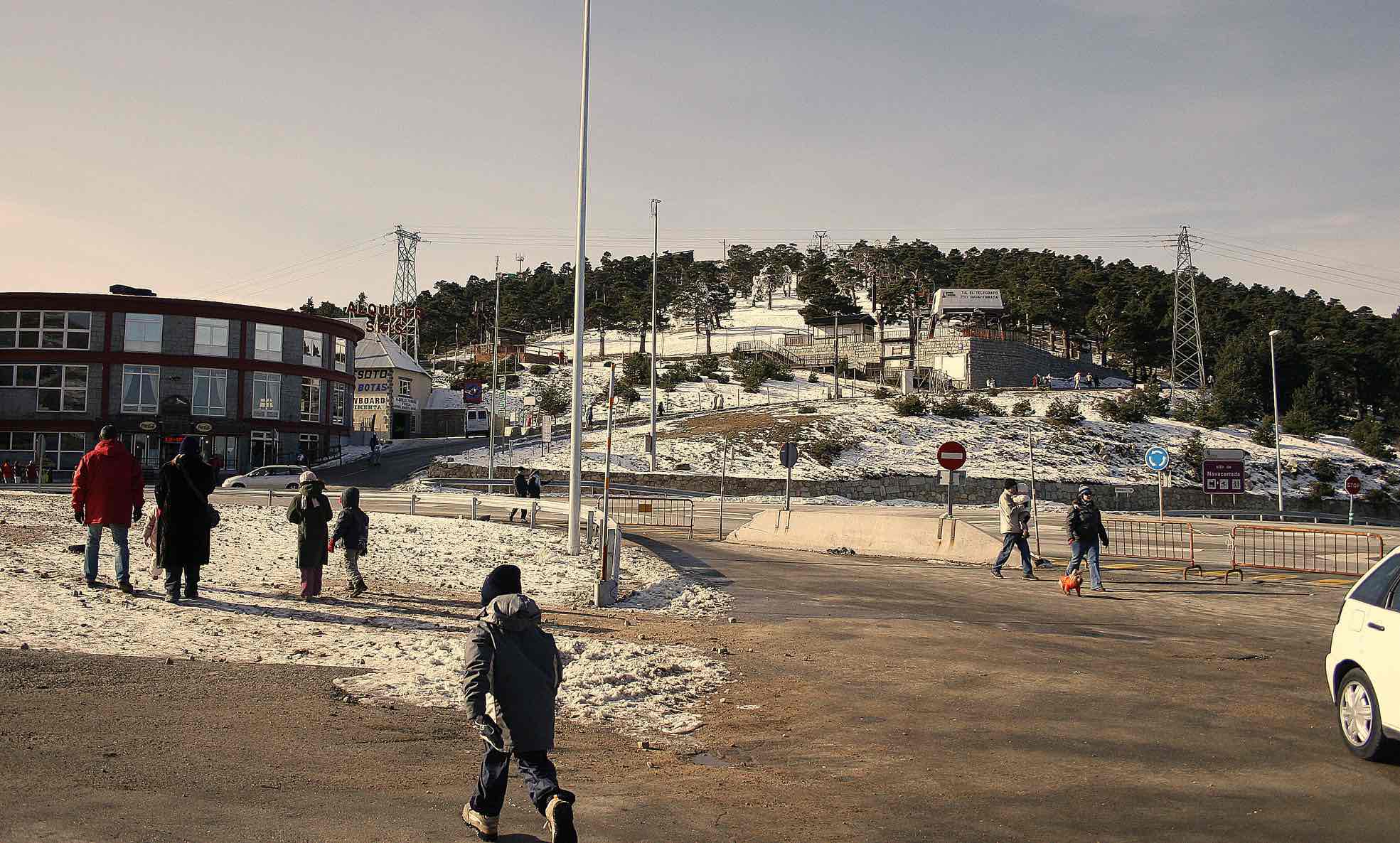 Las Cortes instan al Gobierno a dejar de hostigar a la estación de esquí de Navacerrada