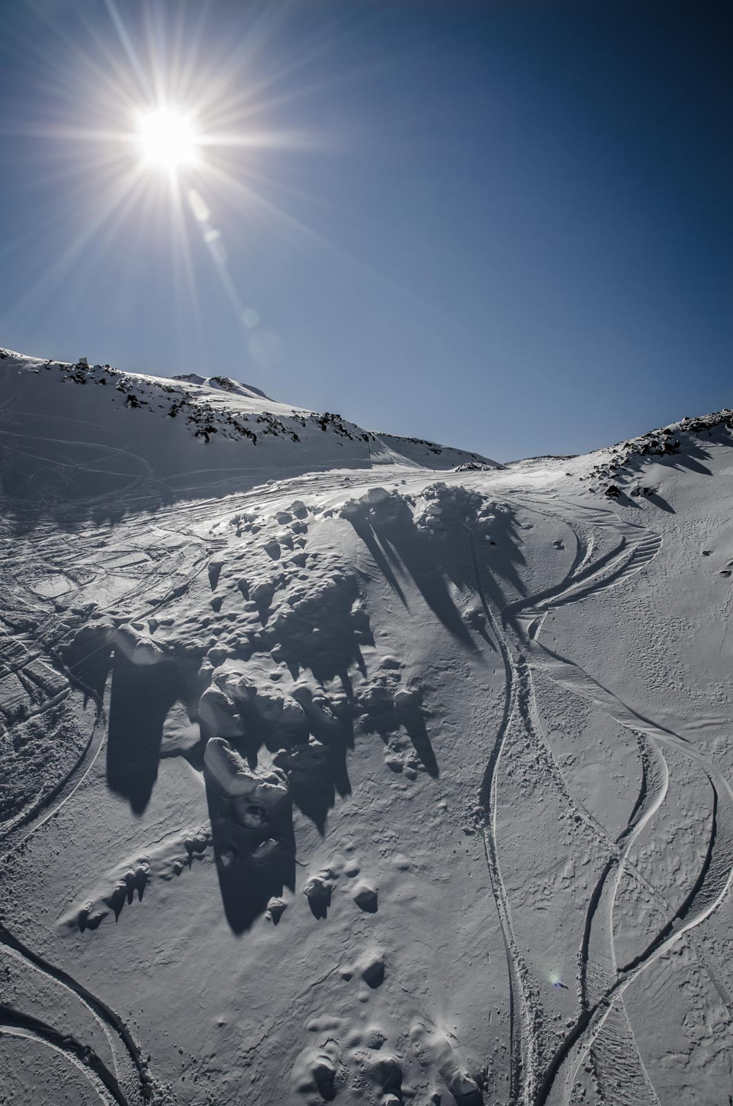 marcas sobre pow nevados