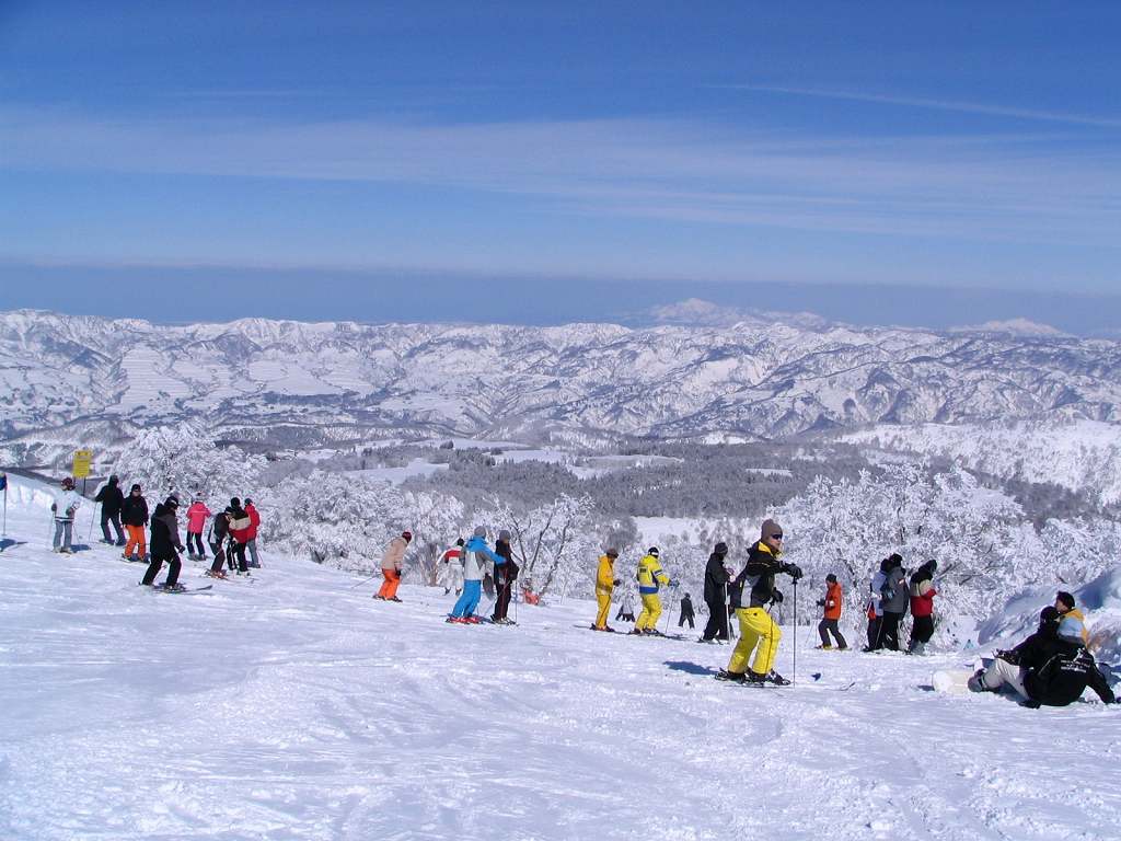 Japón abrirá sus estaciones a profesores de esquí y snowboard de todo el mundo