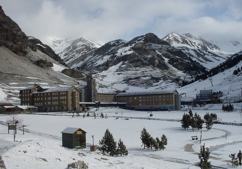 Las estaciones de Vall de Núria, Vallter 2000 y Espot continúan la temporada de invierno pero con algunos cierres parciales