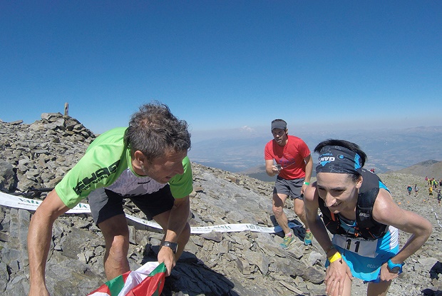 Oihana Kortazar subiendo uno de los picos de casi 3000 m de altura de la Olla de Nùria. Crédito; Salomon