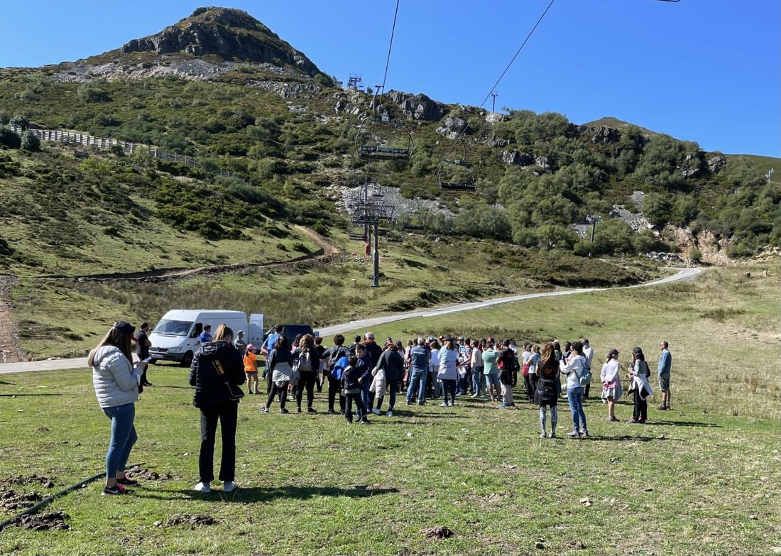 Valgrande-Pajares vivió una nueva jornada de limpieza y plantación de árboles