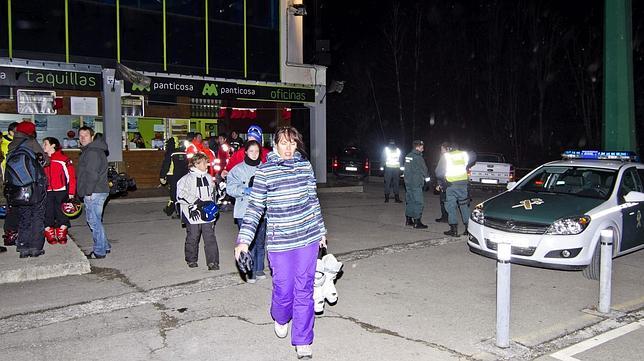 Imagen de la evacuación de los esquiadores atrapados en Panticosa