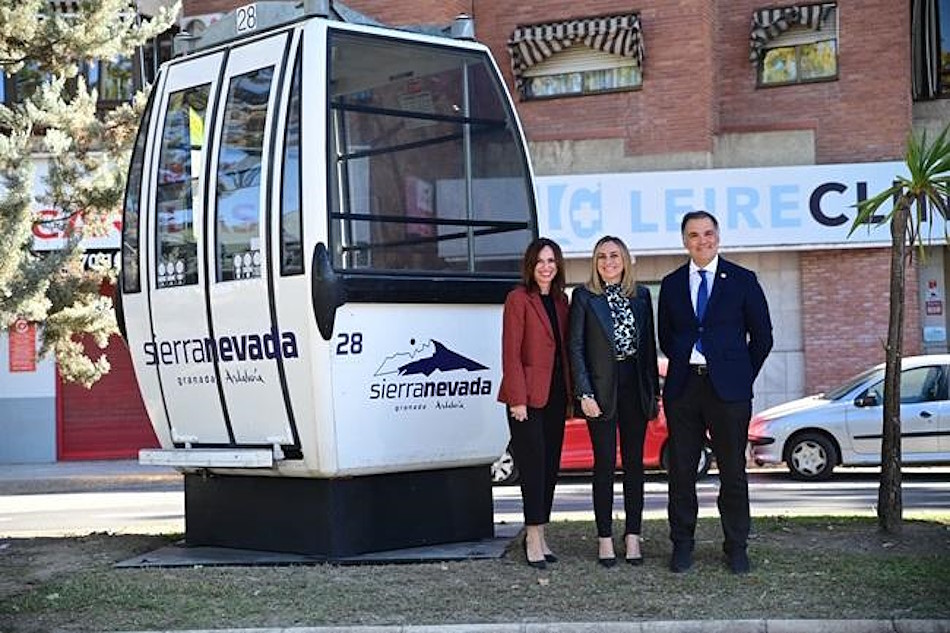 El servicio de autobús a Sierra Nevada recupera una parada en el centro de Granada