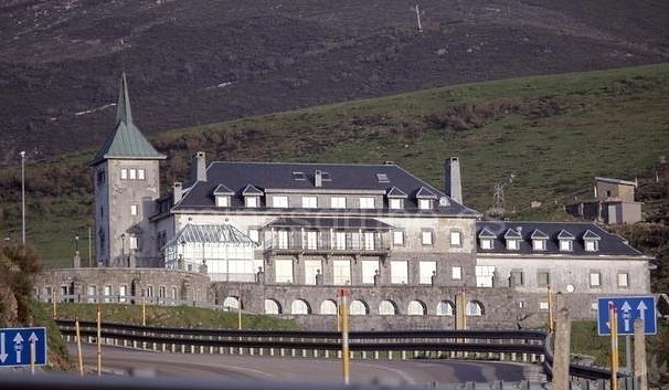 El parador de Pajares prevé abrir el hotel la próxima temporada de invierno 