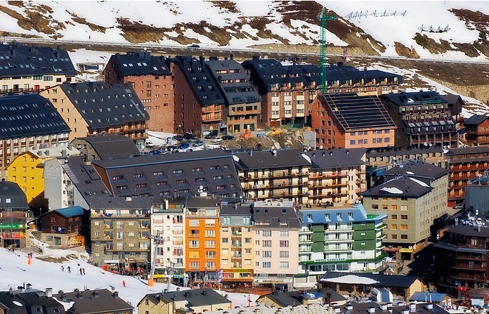 Malestar creciente en el Pas de la Casa por el "desmadre" turístico que se vive este invierno