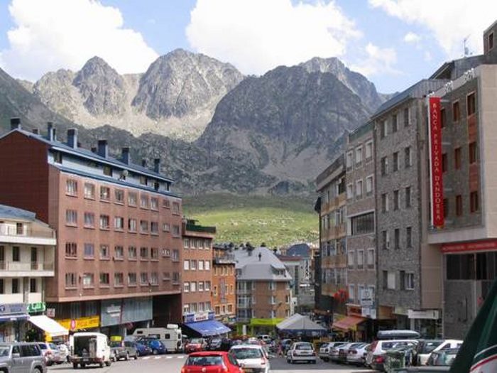 El Pas de la Casa no quiere ser el gran "outlet" de Andorra