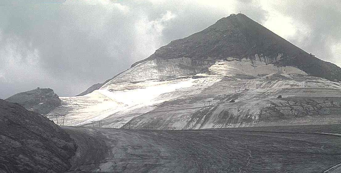 Passo Stelvio cierra temporalmente el glaciar para el esquí de verano