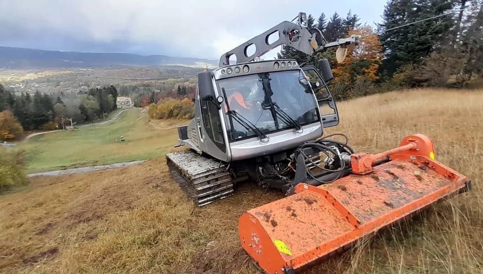 Alargan la vida útil de las pisanieves transformándolas en maquinaria agrícola