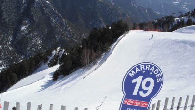 Muere un esquiador británico en Vallnord Arinsal al chocar con un árbol