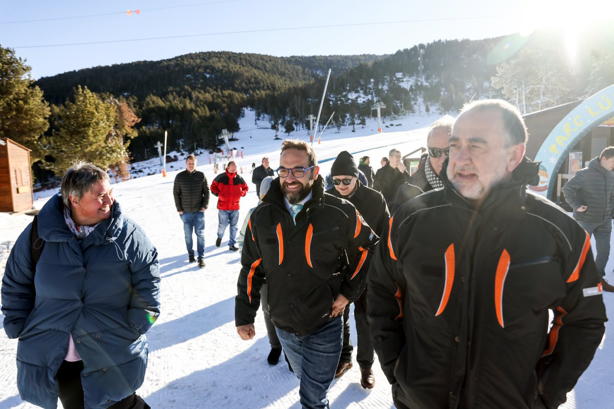 El consejero de Territorio, Juli Fernàndez, inaugura la temporada de invierno de Port Ainé 