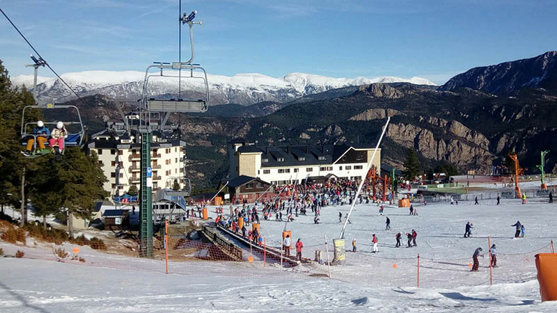 port-del-comte-telesilla-debutantes-hostal