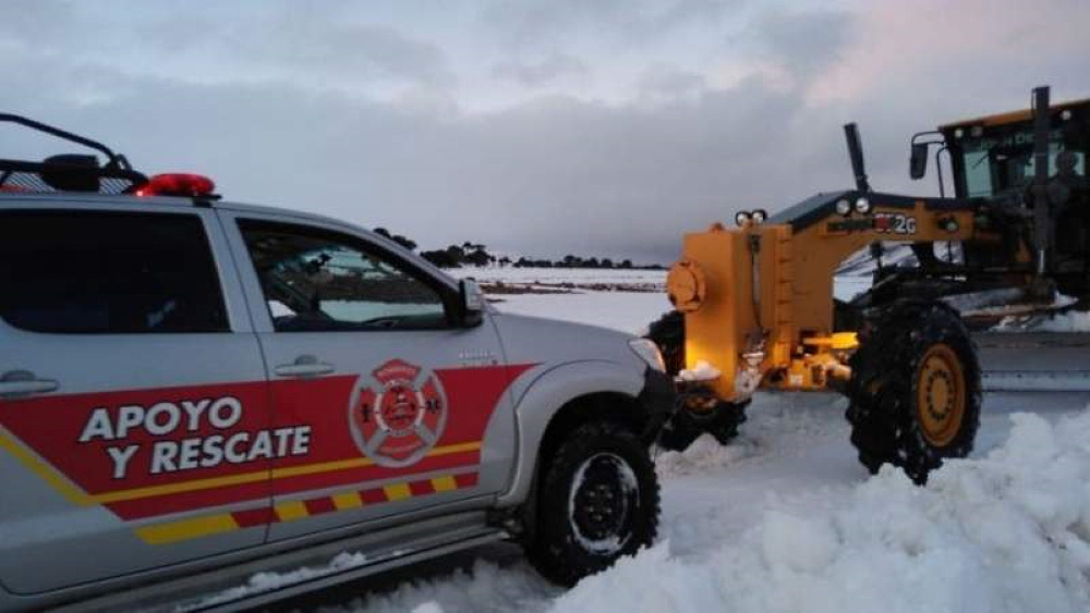 Tragedia en Argentina. Quedaron atrapados en la nieve, fueron a buscar ayuda y perdieron la vida