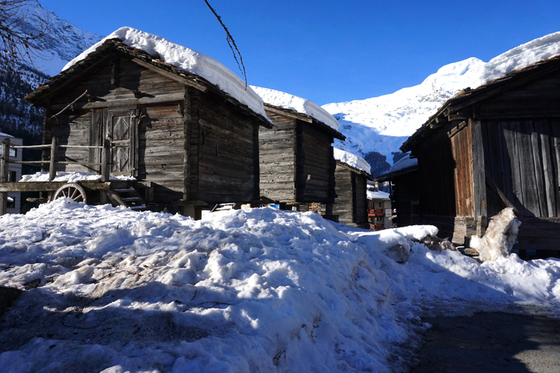 Construcciones típicas de Suiza en Saas-Fee