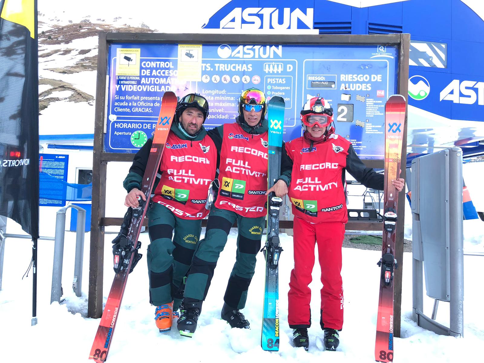 Luis Alberto Hernando y Sergio Lamas pulverizan en Astun el récord de esquí vertical en 24 Horas