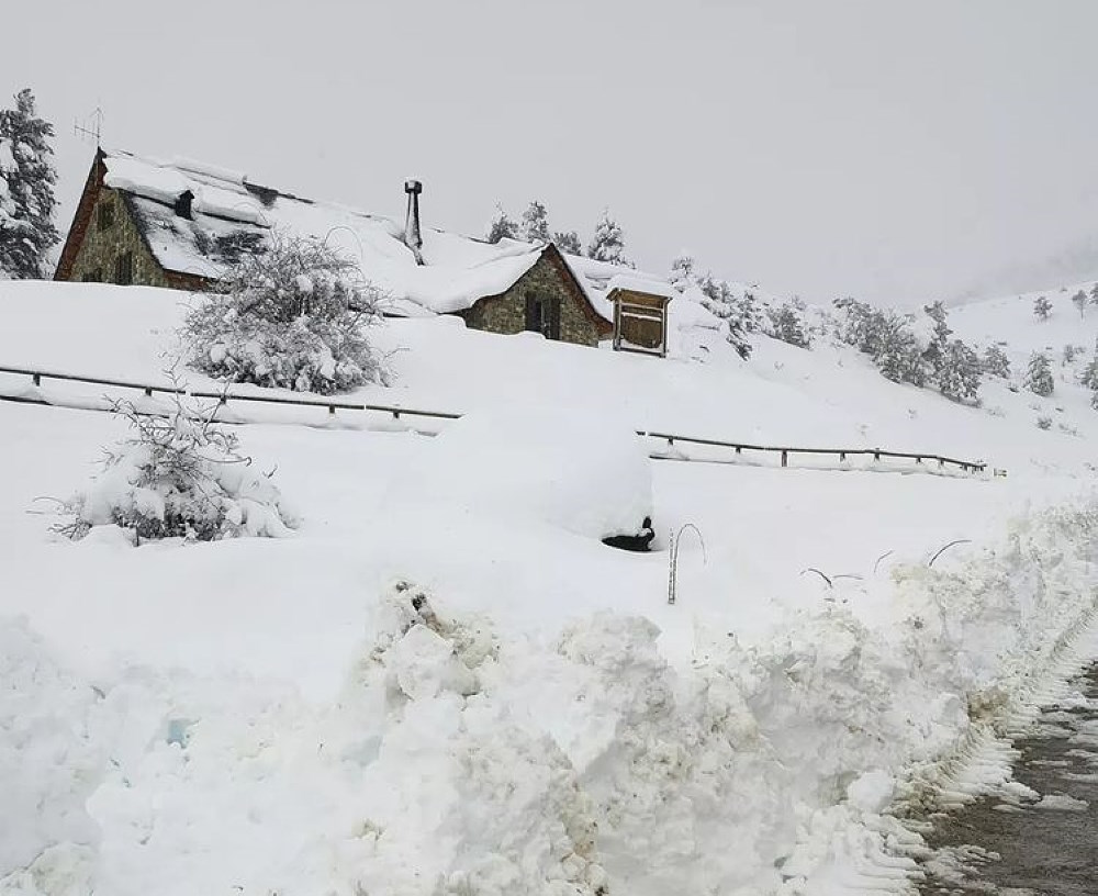 El primer episodio de nevadas supera ya los 90 cm en el Pirineo Aragonés