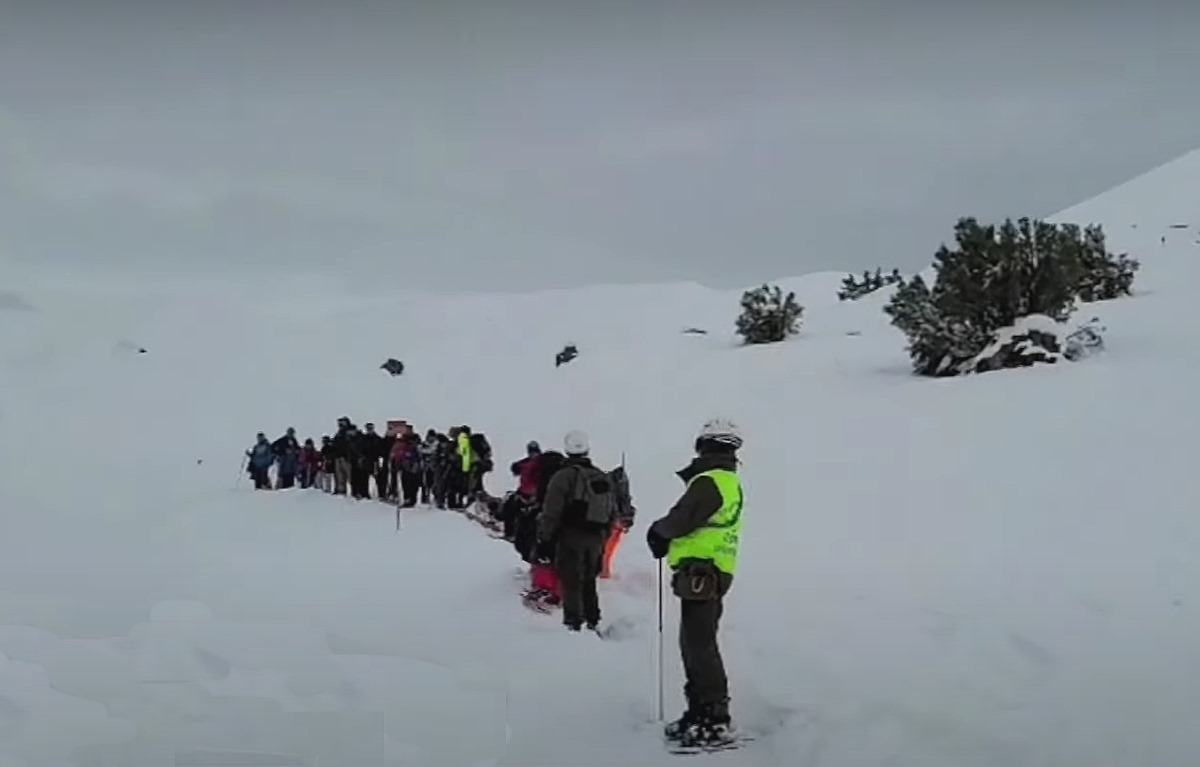 Rescatan a 20 personas atrapadas por avalancha en el centro de esquí de Lagunillas