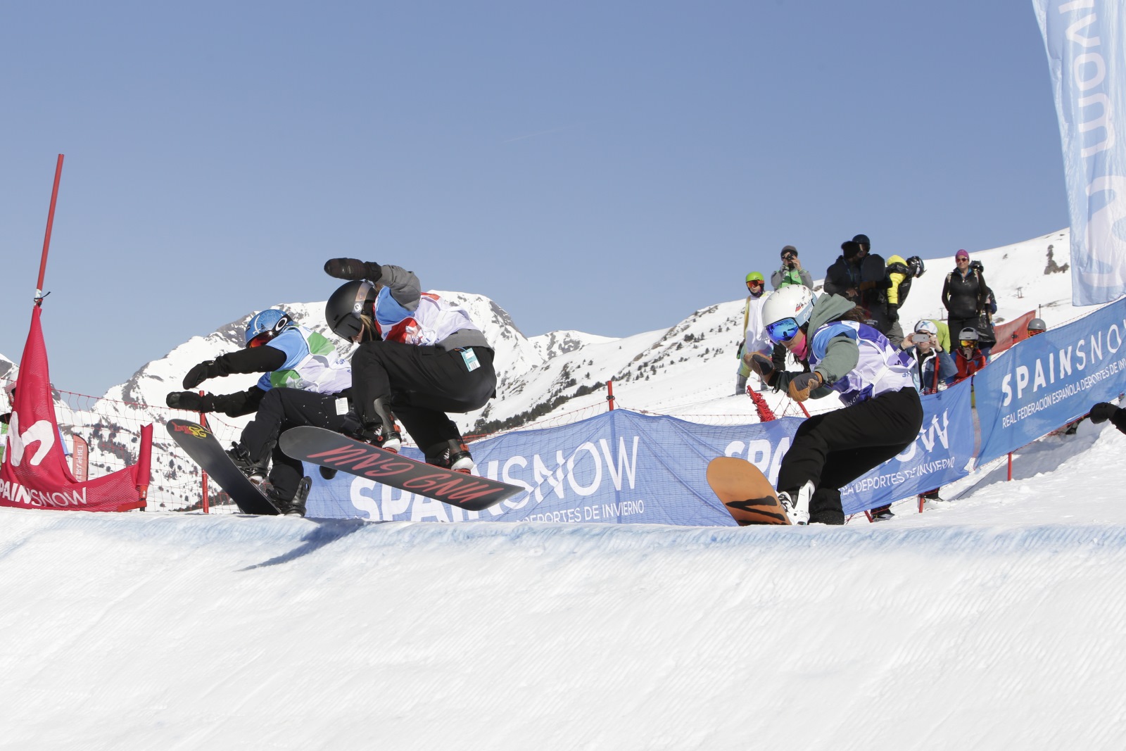 Baqueira vive una emocionante segunda fase de la Copa de España de Snowboardcross y Skicross 