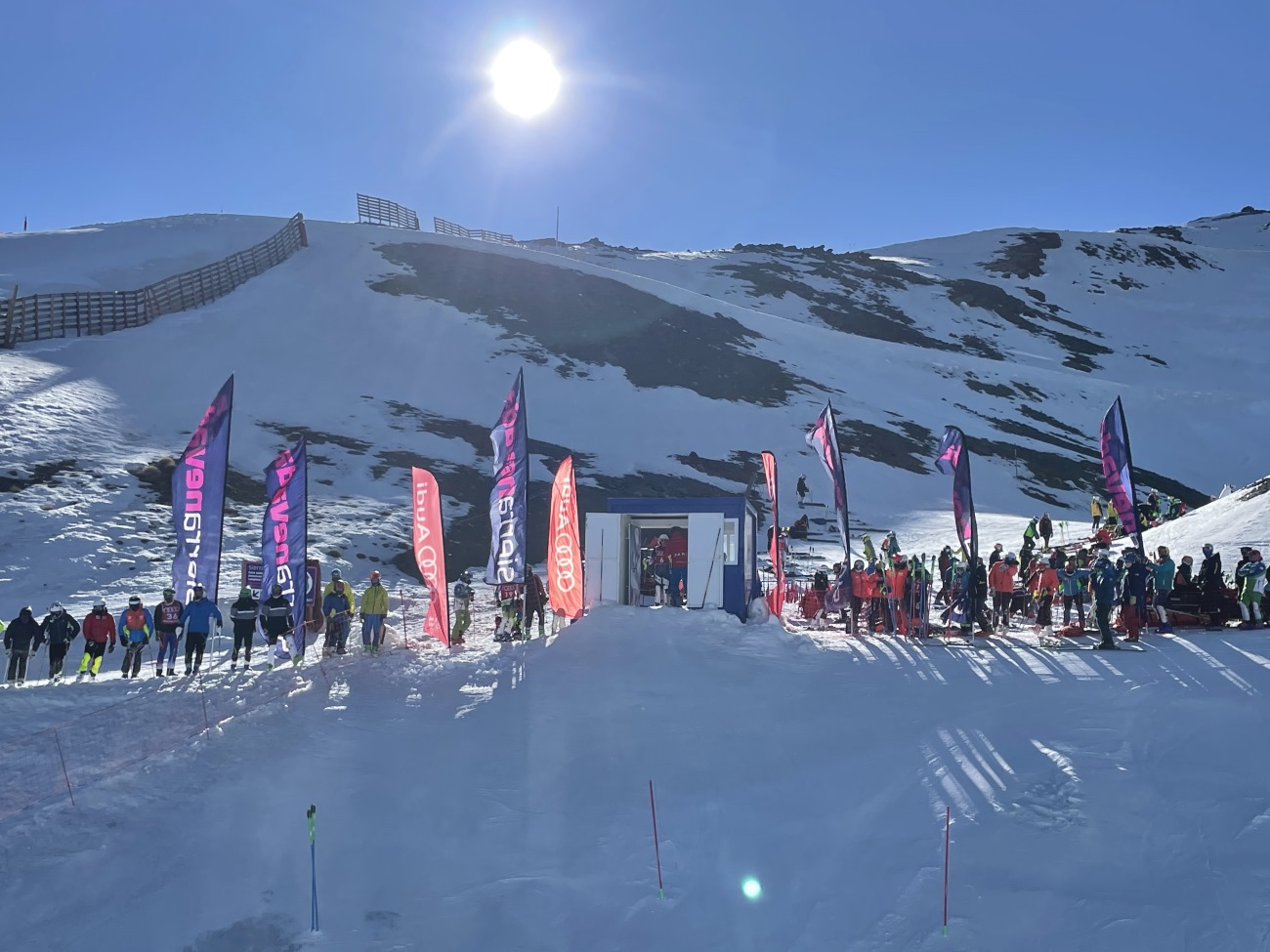 Se celebran unos multitudinarios Campeonatos de España Masters de esquí alpino en Sierra Nevada