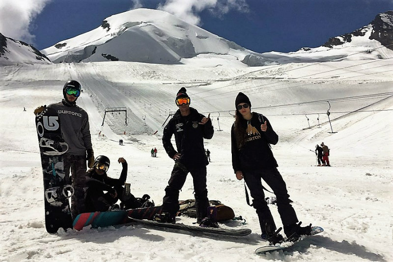 El legendario gimnasta Gervasio Deferr, colaborador del equipo de Freestyle Snowboard de la RFEDI