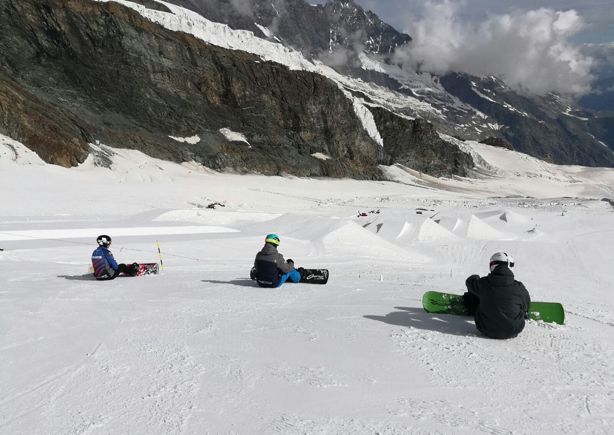 El equipo de SBX de la RFEDI prepara las maletas para viajar a Saas-Fee y seguir su preparación