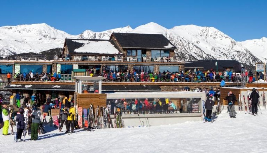 El brote de positivos detectado en Grandvalira se habría iniciado en el entorno familiar de los trabajadores