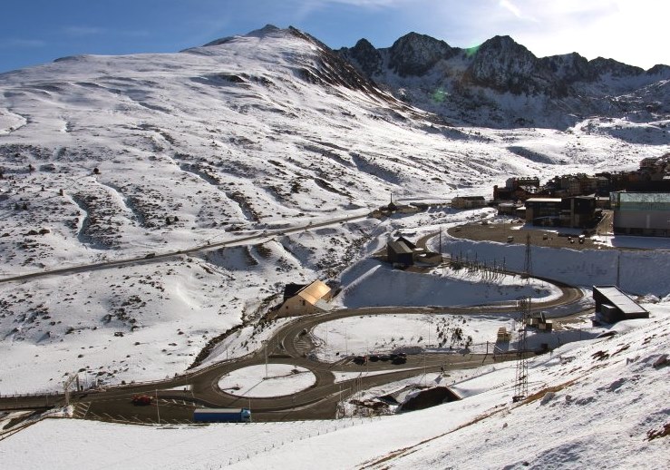 Con la nueva rotonda a la salida del túnel se acabó pasar por Francia para ir al Pas de la Casa