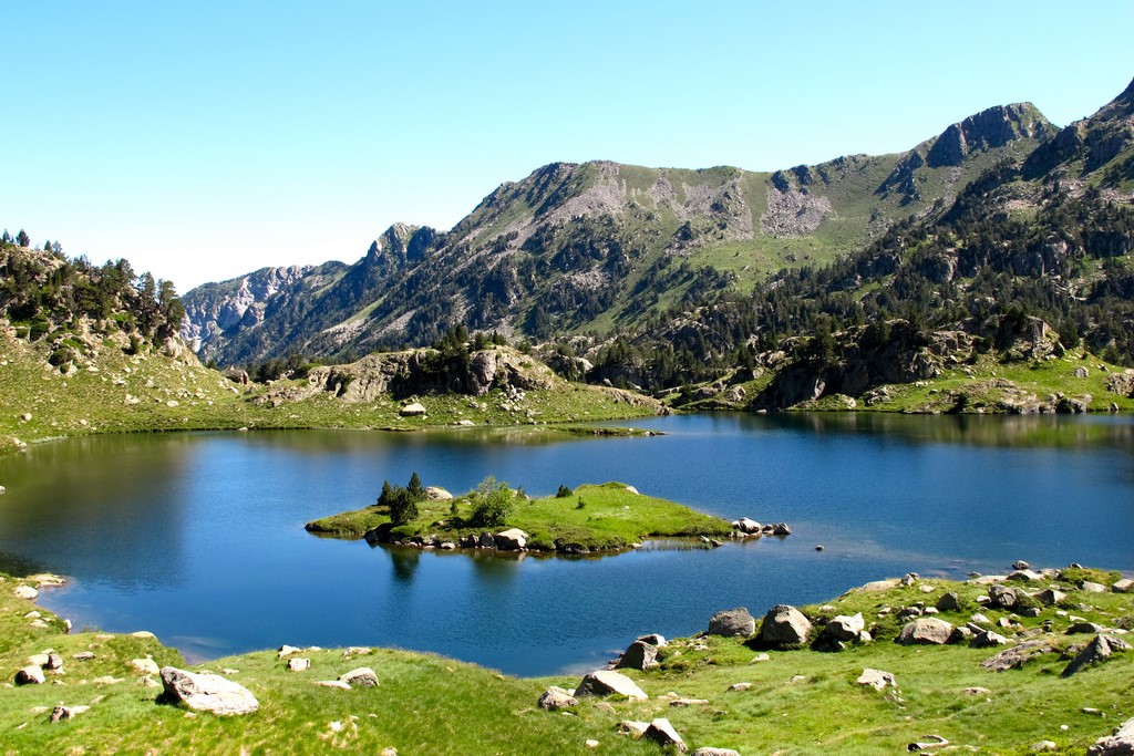 El estany Plan, uno de los numerosos lagos glaciares que encontraremos en la ruta del Circ de Colomèrs