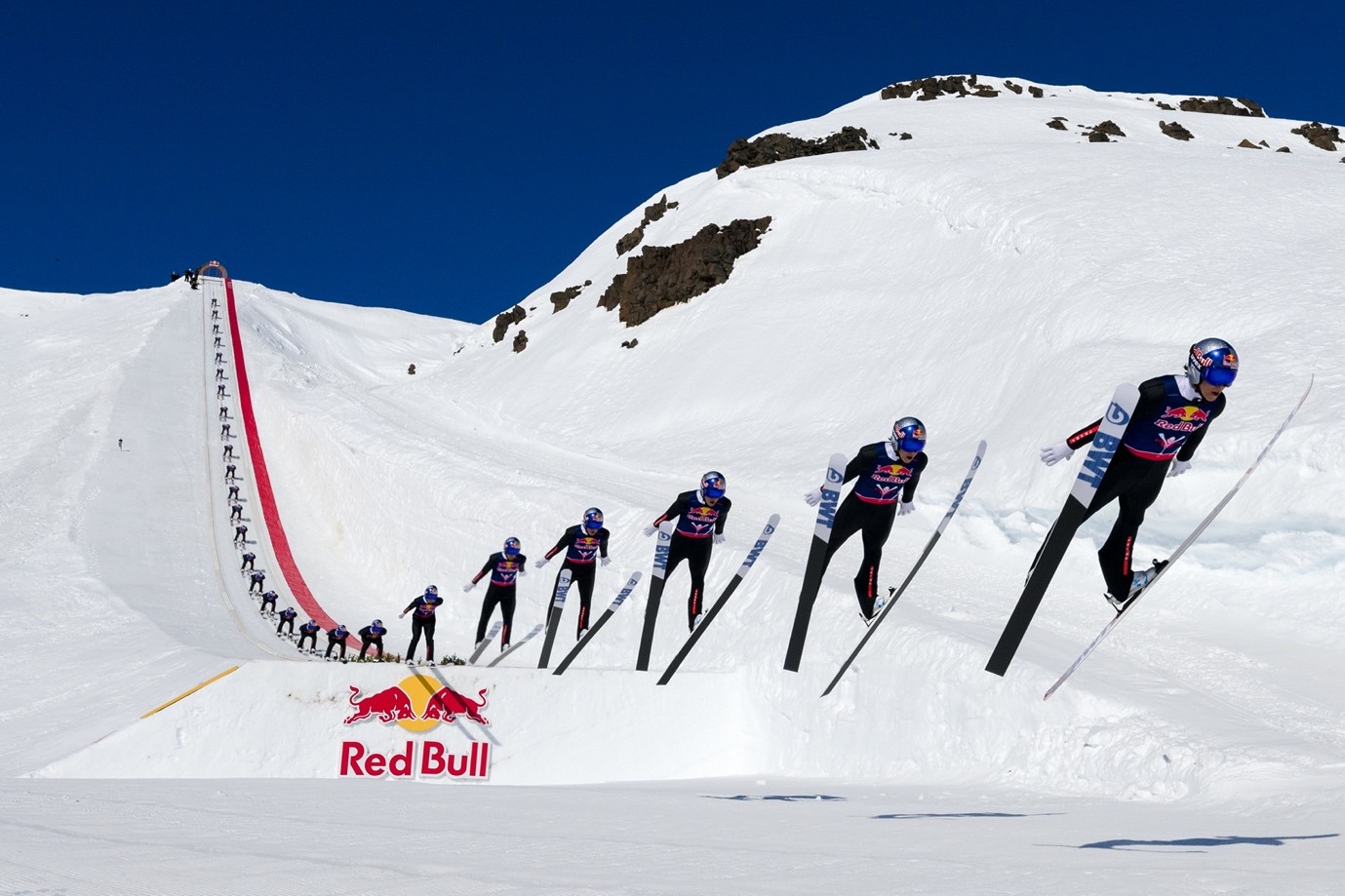 Red Bull da alas al japonés Ryoyu Kobayashi para que logre el récord del mundo de salto de esquí