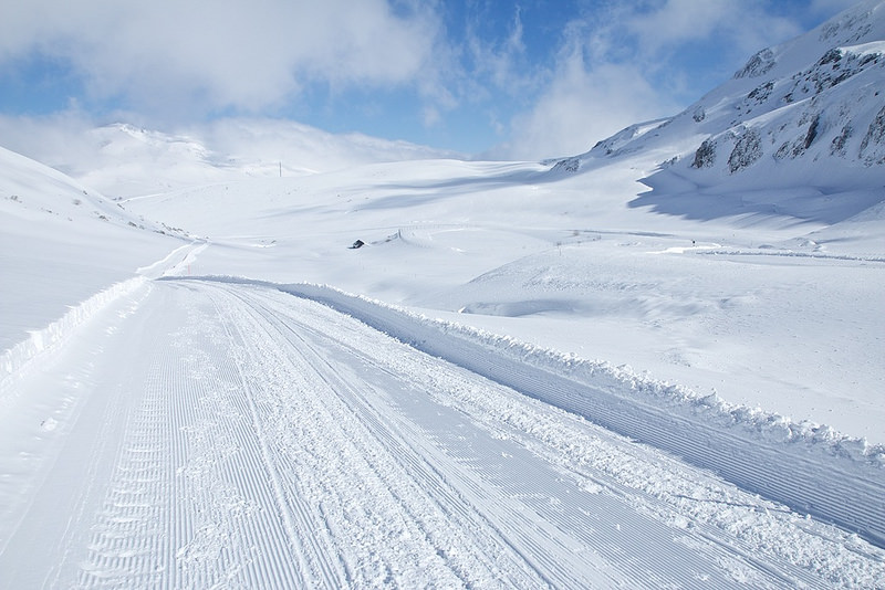 Más días de nieve y 800.000 euros de inversión para aliviar a San Isidro y Leitariegos