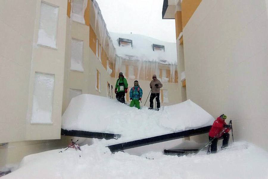 Un temporal de nieve pocas veces visto entierra San Isidro y Leitariegos