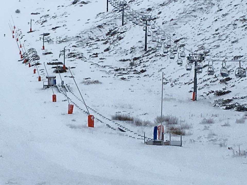 La inexistente campaña de nieve genera pérdidas millonarias en Leitariegos y San isidro