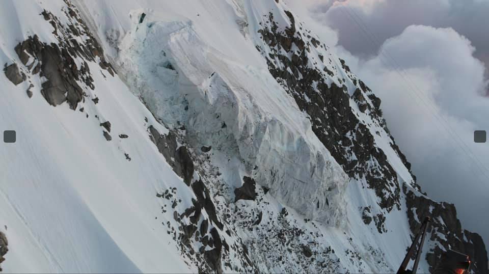 Alarma en el Mont Blanc: un serac del glaciar principal de la Aiguille du Midi en riesgo de colapso