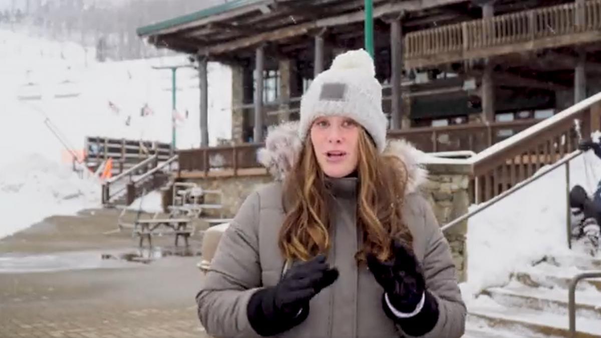 Una mujer resbalando, protagonista del parte de nieve de una estación de esquí