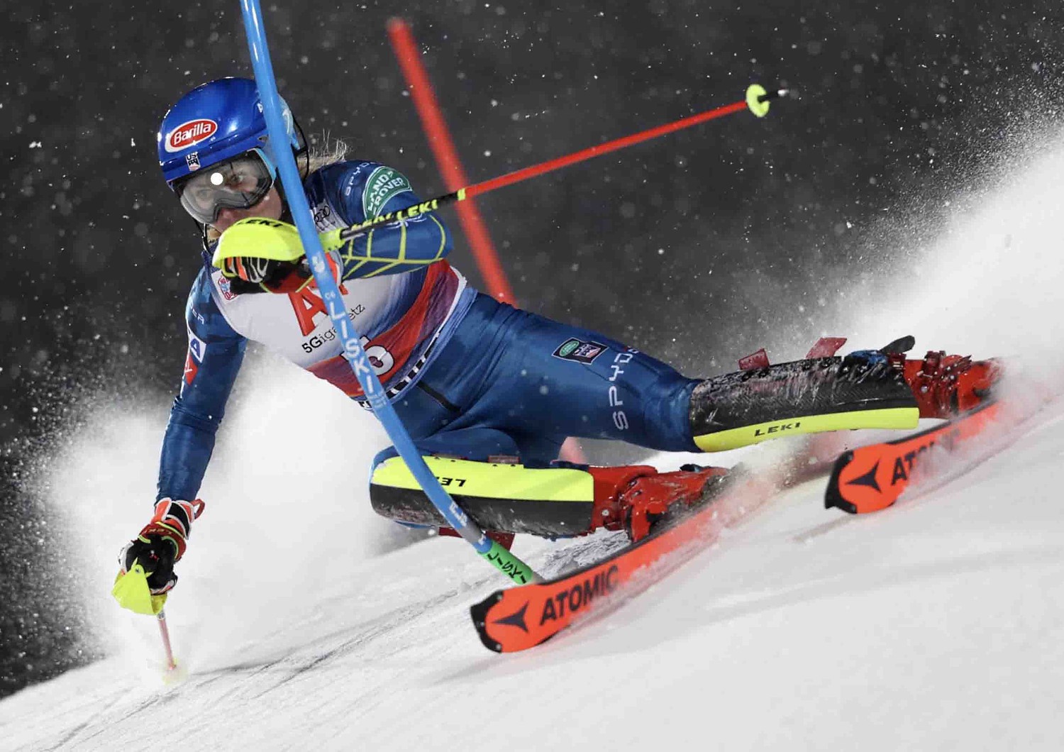 Shiffrin recupera la sonrisa con su primera victoria en un año en el slalom nocturno de Flachau