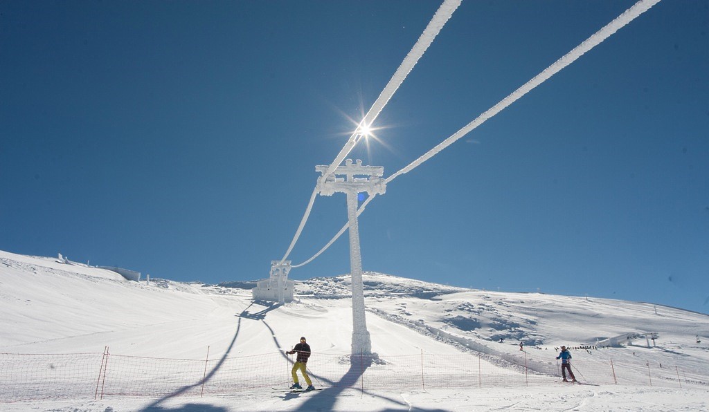 Sierra Nevada abre este miércoles 13 nuevas pistas y supera los 30 km esquiables