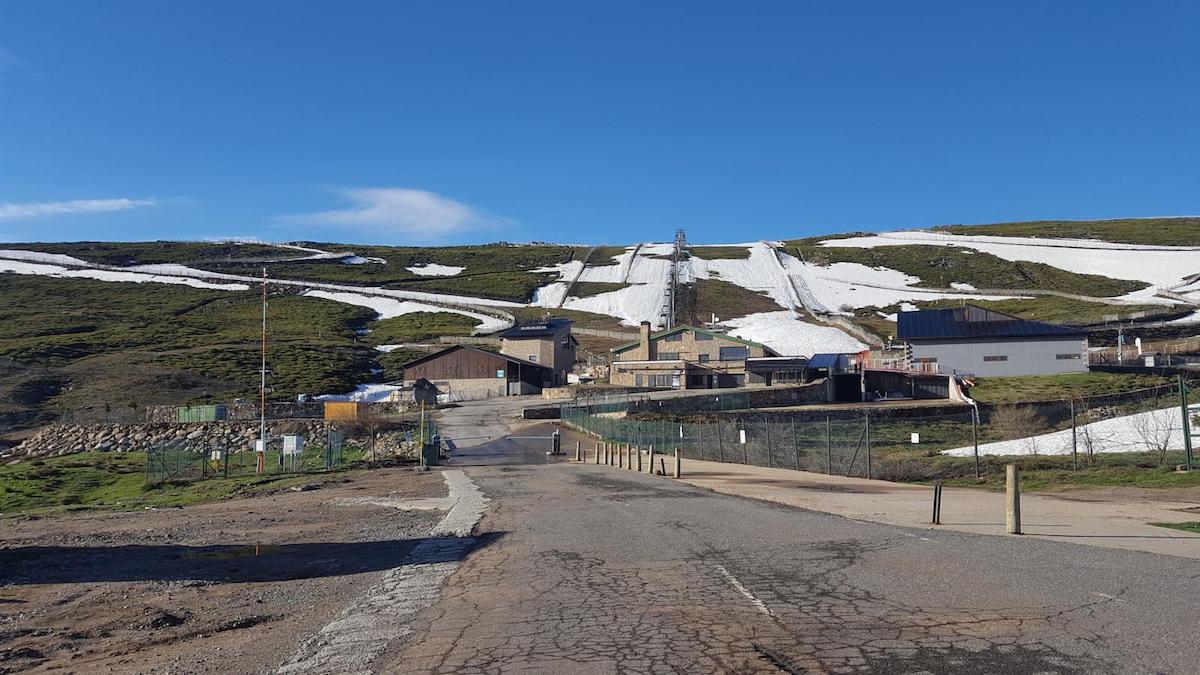 La Covatilla pone a punto sus instalaciones para el verano tras un invierno muy malo