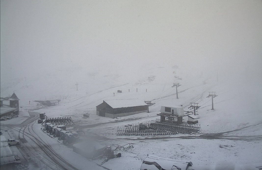 Sigue nevando en Sierra Nevada desde hace varios días