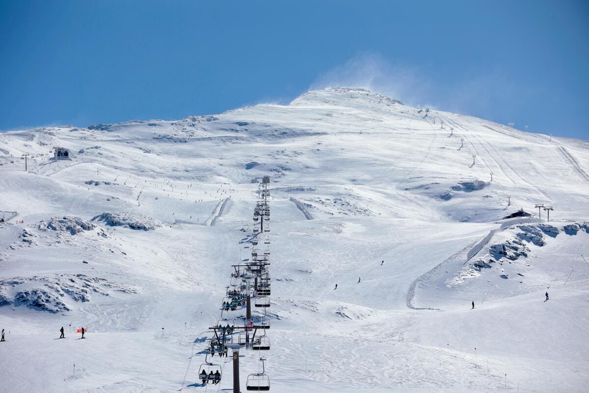 Sierra Nevada alcanza su punto álgido de la temporada con 65 kilómetros de pistas 